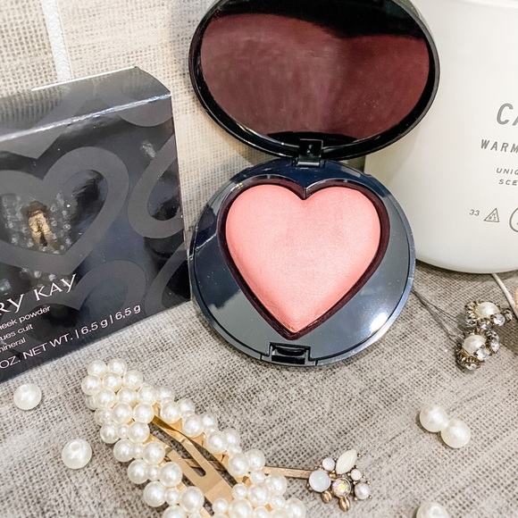 Mary Kay Giving Heart Blush - Picture 2 of 4